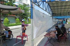 Độc đáo mô hình “đưa chợ ra phố” giúp cung ứng thực phẩm cho nhân dân