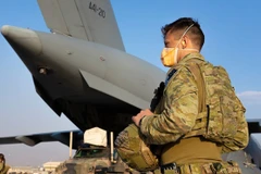 Taliban chiếm căn cứ lớn nhất Afghanistan, các nước khẩn trương di tản