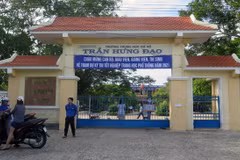 Phú Yên dừng tổ chức thi tại 2 điểm vì có trường hợp nghi dương tính
