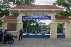 Phú Yên dừng tổ chức thi tại 2 điểm vì có trường hợp nghi dương tính