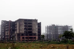 Hiện trạng Bệnh viện đa khoa tỉnh Nam Định (trước đây là dự án đầu tư xây dựng Bệnh viện đa khoa quy mô 700 giường tỉnh Nam Định) sau khi dừng thi công từ năm 2012. (Ảnh: Văn Đạt/TTXVN)