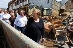 Thủ tướng Đức Merkel tới vùng lũ nhằm lấy lại hình ảnh cho CDU/CSU