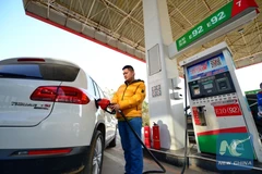 Giá dầu thế giới chạm mức thấp nhất kể từ ngày 20/7