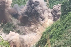 Đánh sập 75 hầm khai thác vàng trái phép tại Vườn quốc gia Sông Thanh