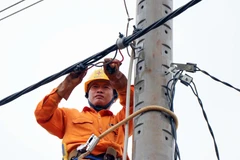 Điện lực Đắk Nông khuyến khích thanh toán không dùng tiền mặt