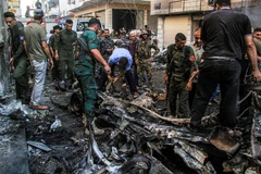 Lực lượng an ninh Syria điều tra tại hiện trường vụ đánh bom ở thành phố Qamishli, miền Đông Bắc Syria ngày 11/7/2019. (Ảnh: AFP/TTXVN)