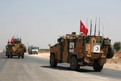Xe quân sự của Thổ Nhĩ Kỳ qua thị trấn Saraqib, tỉnh Idlib, tây bắc Syria ngày 29/8/2019. (Ảnh: AFP/TTXVN)