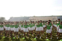 Học sinh tham gia đồng diễn các bài thể dục. (Ảnh: Lê Thúy Hằng/TTXVN)