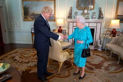 Tân Thủ tướng Boris Johnson diện kiến Nữ hoàng Elizabeth II tại Cung điện Buckingham ngày 24/7/2019. (Ảnh: AFP/TTXVN)