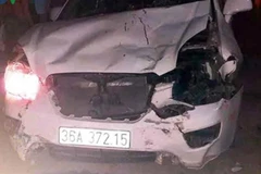 Xe ôtô mất lái lao vào hàng loạt xe máy làm 4 người thương vong