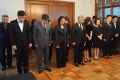 Đại sứ Nguyễn Hoài Dương và tập thể cán bộ nhân viên Đại sứ quán Việt Nam tại Mexico tại Lễ viếng. (Ảnh: Việt Hùng/Vietnam+)