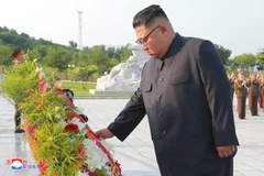 Nhà lãnh đạo Kim Jong-un tại Nghĩa trang liệt sỹ chiến tranh giải phóng Tổ quốc. (Nguồn: exploredprk.com)