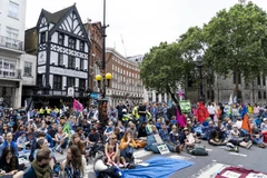 Biểu tình chống biến đổi khí hậu do phong trào Extinction Rebellion phát động tại London, Anh, ngày 15/7. (Ảnh: AFP/TTXVN)