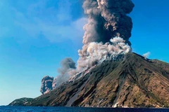 [Video] Italy: Núi lửa phun trào khiến một du khách thiệt mạng