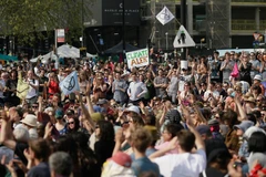 Người biểu tình phản đối biến đổi khí hậu tập trung tại thủ đô London, Anh, ngày 22/4/2019. (Ảnh: THX/TTXVN)