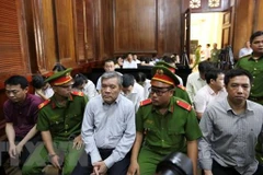 [Video] Xét xử 12 bị cáo trong vụ buôn bán thuốc chữa ung thư giả