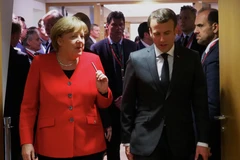 Thủ tướng Đức Angela Merkel (trái, phía trước) và Tổng thống Pháp Emmanuel Macron (phải, phía trước) tại Hội nghị thượng đỉnh Liên minh châu Âu ở Brussels, Bỉ ngày 21/3/2019. (Ảnh: THX/TTXVN) 