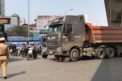 Ôtô tải quệt vào xe máy ở ngã tư, 1 người tử vong tại chỗ