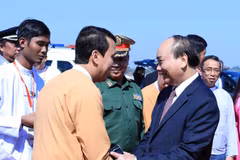 Lễ tiễn Thủ tướng Nguyễn Xuân Phúc tại sân bay quốc tế Yangon. (Ảnh: Thống Nhất/TTXVN)