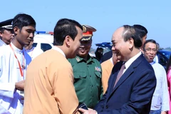 Lễ tiễn Thủ tướng Nguyễn Xuân Phúc tại sân bay quốc tế Yangon. (Ảnh: Thống Nhất/TTXVN)