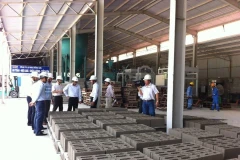 Sản xuất vật liệu xây dựng không nung tại Nhà máy của Công ty CP Đại Hồng Sơn, phường Kim Dinh, thành phố Bà Rịa. (Ảnh: TTXVN)