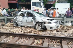 Hiện trường một vụ tai nạn đường sắt nghiêm trọng xảy ra tại Km 106 + 300 thuộc địa bàn xã Yên Tiến, huyện Ý Yên, tỉnh Nam Định làm 1 người chết và 3 người bị thương nặng. (Ảnh: TTXVN)