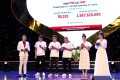 Các đại sứ Trái tim cho em 2020 nhắn tin ủng hộ Chương trình "Trái tim cho em". (Ảnh: Xuân Khu/TTXVN)