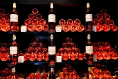 Mỹ sẽ xem xét lại mức thuế với rượu vang Pháp. (Ảnh: AFP/TTXVN)