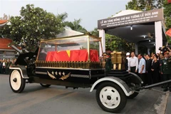 Linh cữu nguyên Chủ tịch nước, Đại tướng Lê Đức Anh được an táng tại Nghĩa trang Thành phố Hồ Chí Minh. (Ảnh: Xuân Dự/TTXVN)