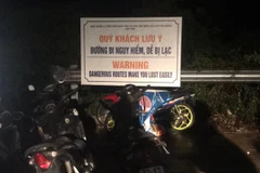 Khu vực có biển cảnh báo nguy hiểm, thường xuyên có người đi lạc, tai nạn trên bán đảo Sơn Trà. (Ảnh: TTXVN)