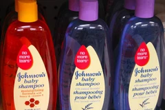 [Video] Ấn Độ tìm thấy chất độc trong dầu gội trẻ em Johnson&Johnson
