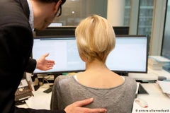 60% số người được hỏi là nữ giới ở châu Âu thừa nhận là nạn nhân của tình trạng quấy rối tình dục nơi công sở. (Nguồn: DW)