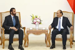  Thủ tướng Nguyễn Xuân Phúc tiếp ông Mohammed Ibrahim Al Shaibani, Tổng giám đốc điều hành Tập đoàn Đầu tư Dubai. (Ảnh: Thống Nhất/TTXVN) 