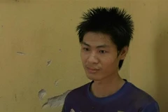 Đối tượng gây án Đỗ Mãnh Chiểu Minh tại cơ quan công an. (Ảnh: Khiếu Tư/TTXVN)