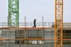 Công nhân làm việc tại một công trường xây dựng ở Munich, miền nam Đức, ngày 5/7/2018. (Ảnh: AFP/ TTXVN)