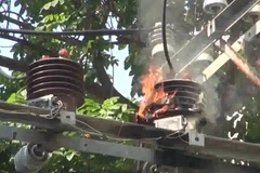 [Video] Cháy nổ trạm điện trung thế, một người bị thương nặng