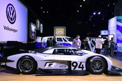 Mẫu ôtô của hãng Volkswagen được giới thiệu tại Los Angeles, California, Mỹ ngày 28/11/2018. (Ảnh: AFP/TTXVN) 