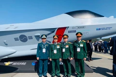 Đoàn Bộ Quốc phòng Việt Nam tại Triển lãm. (Ảnh: Mạnh Hùng/TTXVN)