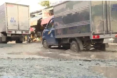 Cận cảnh con đường hố bom' mang tên Dân công hỏa tuyến ở TP. HCM