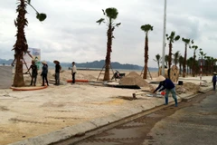 Đường bao biển và bãi tắm công cộng Bãi Cháy mới dài 3,7km gấp đôi so với trước. (Ảnh: Văn Đức/TTXVN)