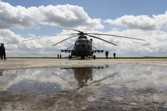 Một máy bay trực thăng Mi-8 hạ cánh xuống sân bay Karaganda, Kazakhstan. (Ảnh: AFP/TTXVN)
