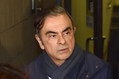 Cựu chủ tịch Nissan Carlos Ghosn rời văn phòng luật sư tại Tokyo, Nhật Bản, ngày 3/4/2019. (Ảnh: AFP/TTXVN)