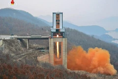 Một vụ thử động cơ tên lửa lực đẩy lớn của Triều Tiên tại bãi phóng vệ tinh Sohae ở tỉnh Bắc Pyongan tháng 3/2017. (Ảnh: YONHAP/TTXVN)