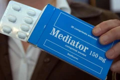 [Video] Pháp xét xử vụ bê bối thuốc giảm cân khiến 2.000 người chết