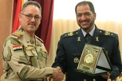 Tư lệnh Quân đội Không quân Iran, Thiếu tướng Alireza Sabahi-Fard (phải) và Phó Tư lệnh Lục quân Iraq Tariq Abbas Ibrahim Abdulhussein. (Nguồn: presstv.com)