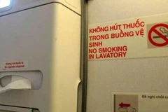 [Video] Bị phạt 4 triệu đồng vì cố tình hút thuốc lá trên máy bay