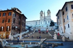 Từ nay, khách du lịch sẽ bị phạt nếu ngồi lên các bậc thang Tây Ban Nha trứ danh. (Nguồn: ilglobo.com.au)