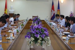 Quang cảnh cuộc làm việc tại Đại sứ quán Việt Nam ở thủ đô Phnom. Ảnh: PV/TTXVN)