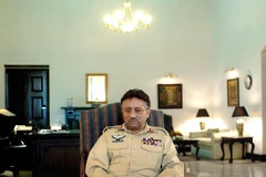 Ông Pervez Musharraf, khi đang đương chức Tổng thống Pakistan, tại một buổi phỏng vấn báo chí ở Rawalpindi ngày 12/6/2004. (Ảnh: AFP/TTXVN)
