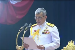 Nhà vua Thái Lan Maha Vajiralongkorn - Rama X (trái) tại một buổi lễ ở Bangkok ngày 9/5/2019. (Ảnh: THX/TTXVN)